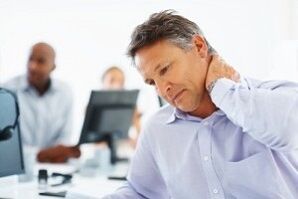 dor no pescoço devido à osteocondrose